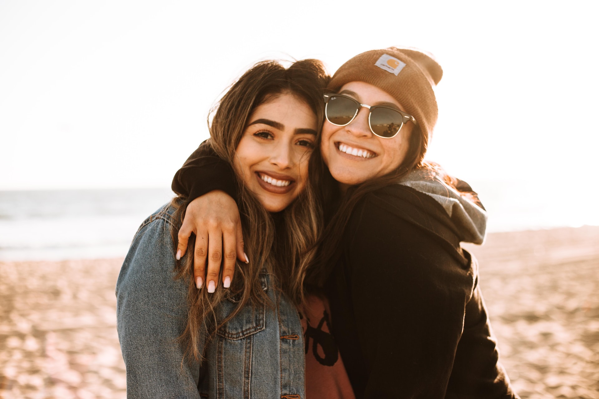 How to Use Spanish Adjectives to Describe a Person